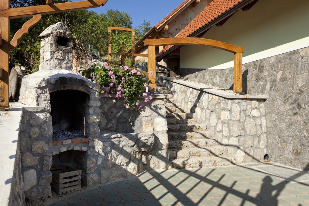 Vineyard Cottage Lustek Novo Mesto Buitenkant foto
