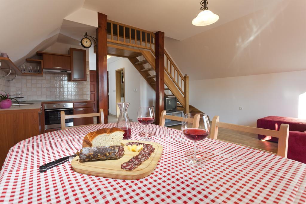 Vineyard Cottage Lustek Novo Mesto Kamer foto