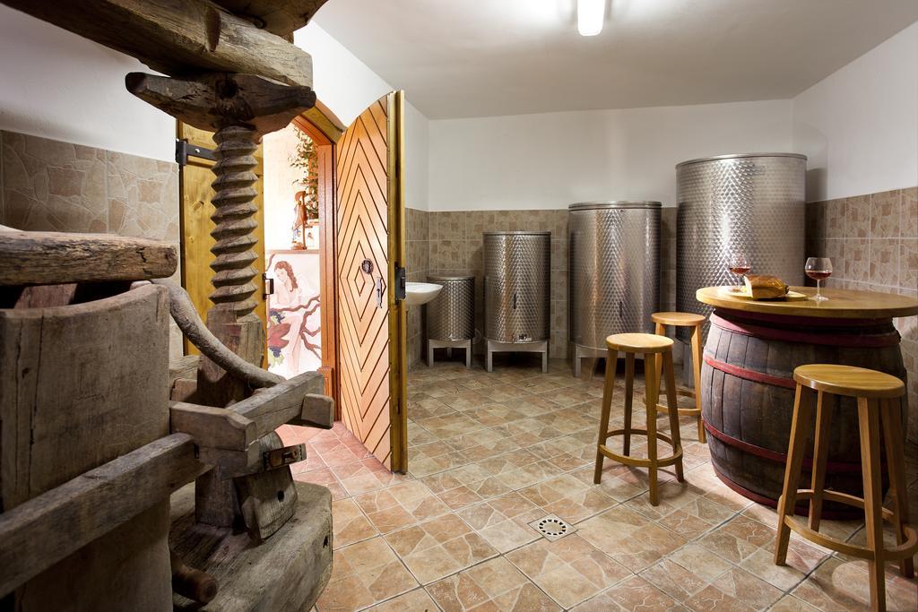Vineyard Cottage Lustek Novo Mesto Kamer foto